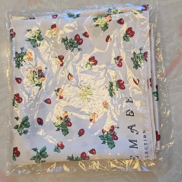 NWOT Lacemade Rare Strawberry Handkerchief OS White - Picture 7 of 7
